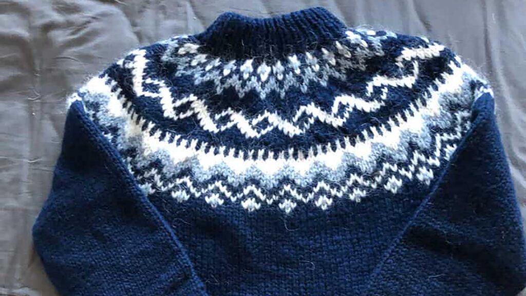READY TO SHIP-Large-X-large Icelandic wool sweater blue light blue and white pattern with zipper