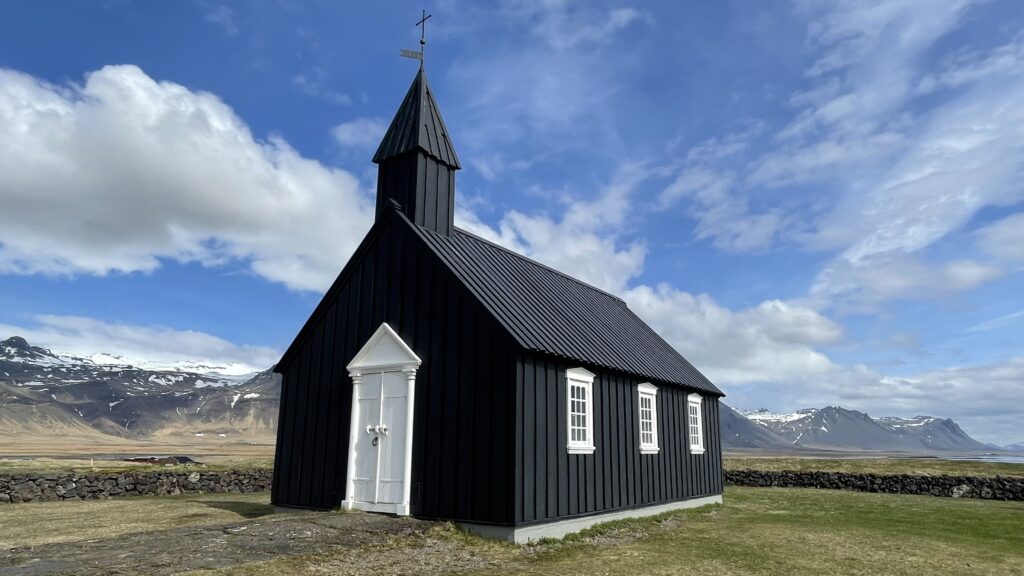 Búðir black church is a great place for wedding sessions