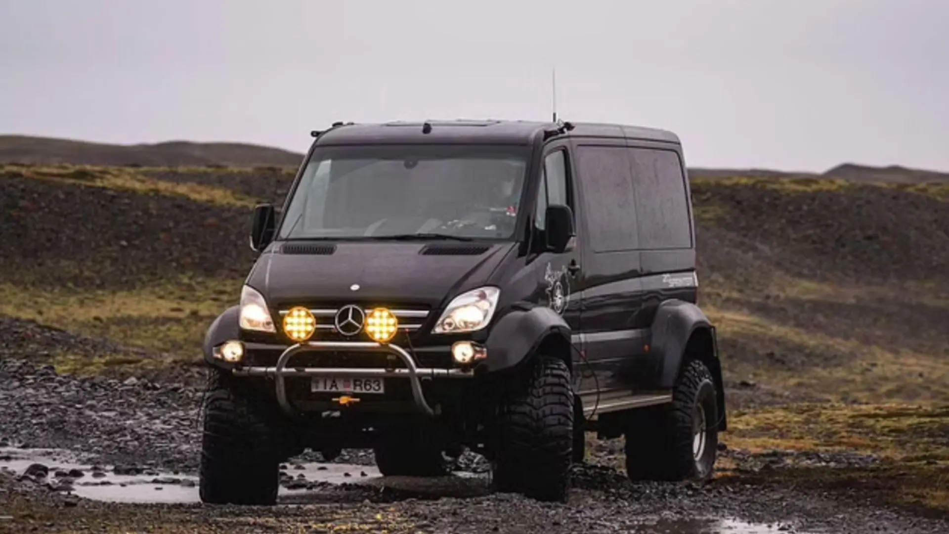 Ride in a super jeep to the glacier in Iceland