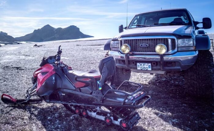 Snowmobile and super jeep tour in Iceland