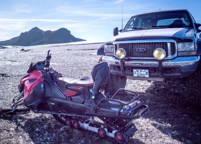 Snowmobile and super jeep tour in Iceland