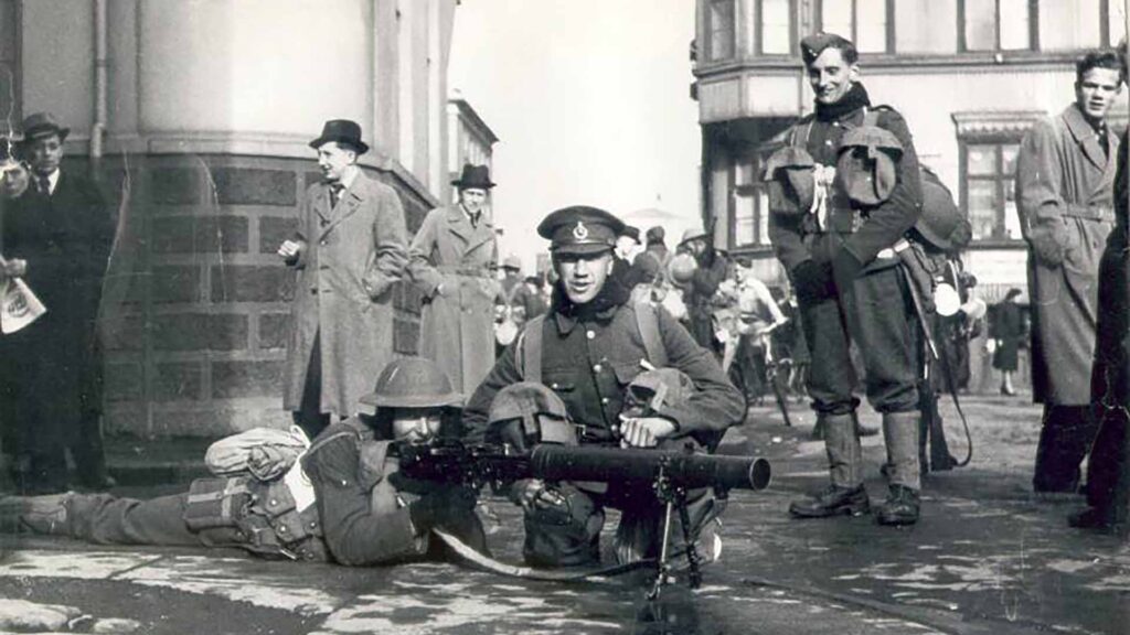 Iceland During World War II, Reykjavik, Military men in downtown Reykjavk