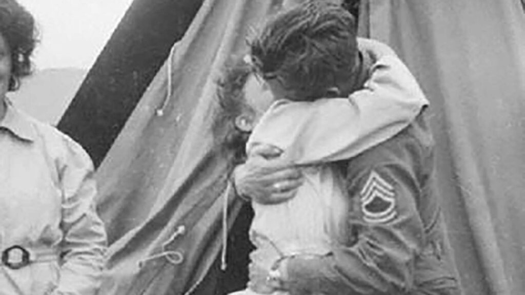 Iceland During World War II, Icelandic woman and a soldier kissing