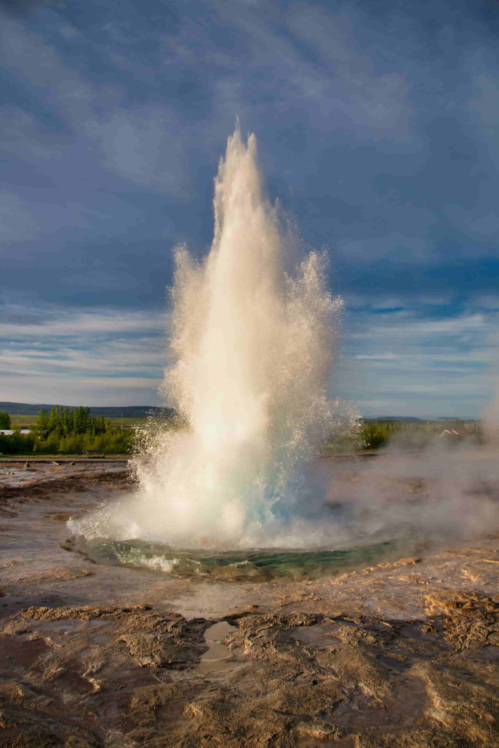 A picture of a Geysir in Iceland.