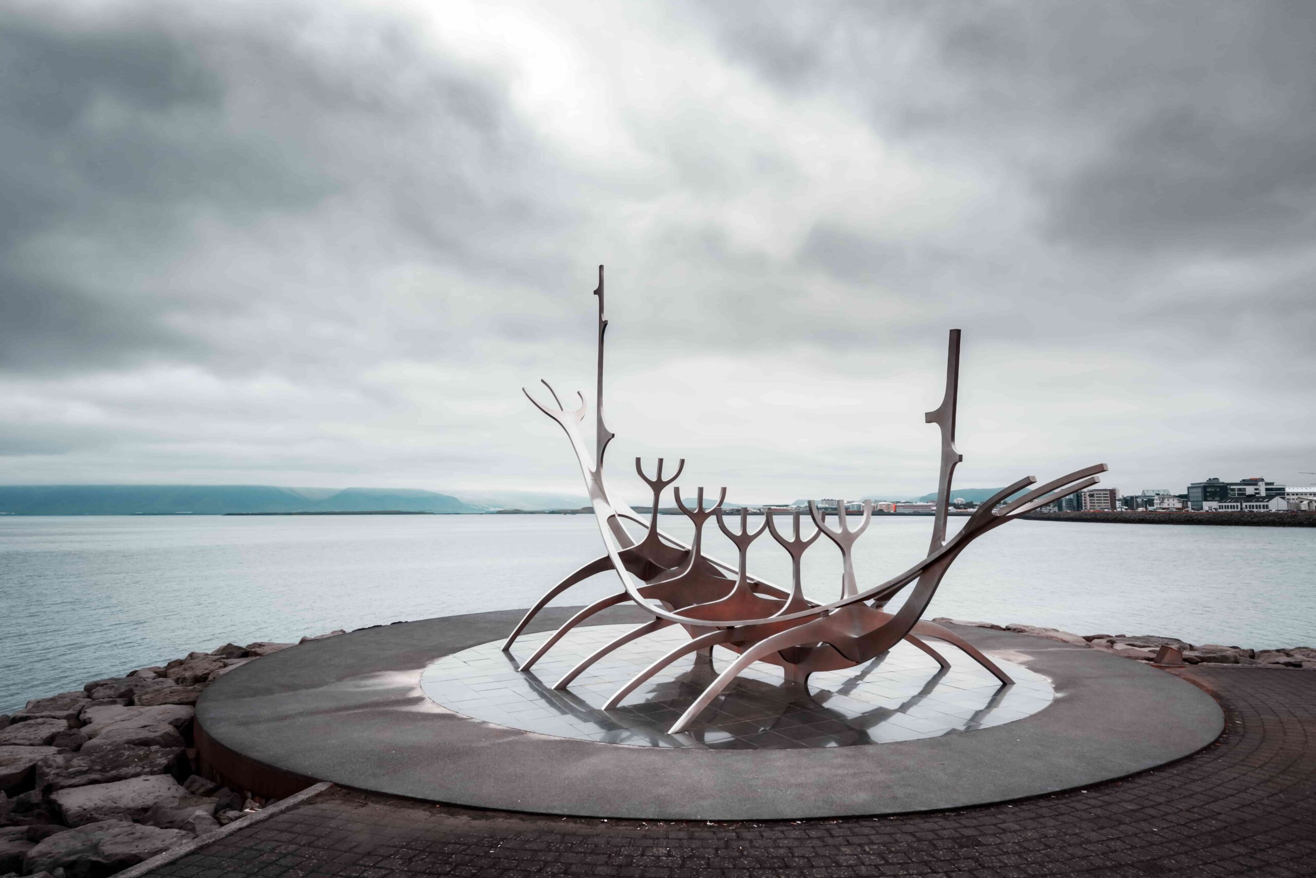 A picture of the Sun Voyager by Reykjavik´s coastline.