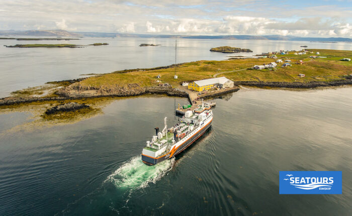 A ferry pulling into an island